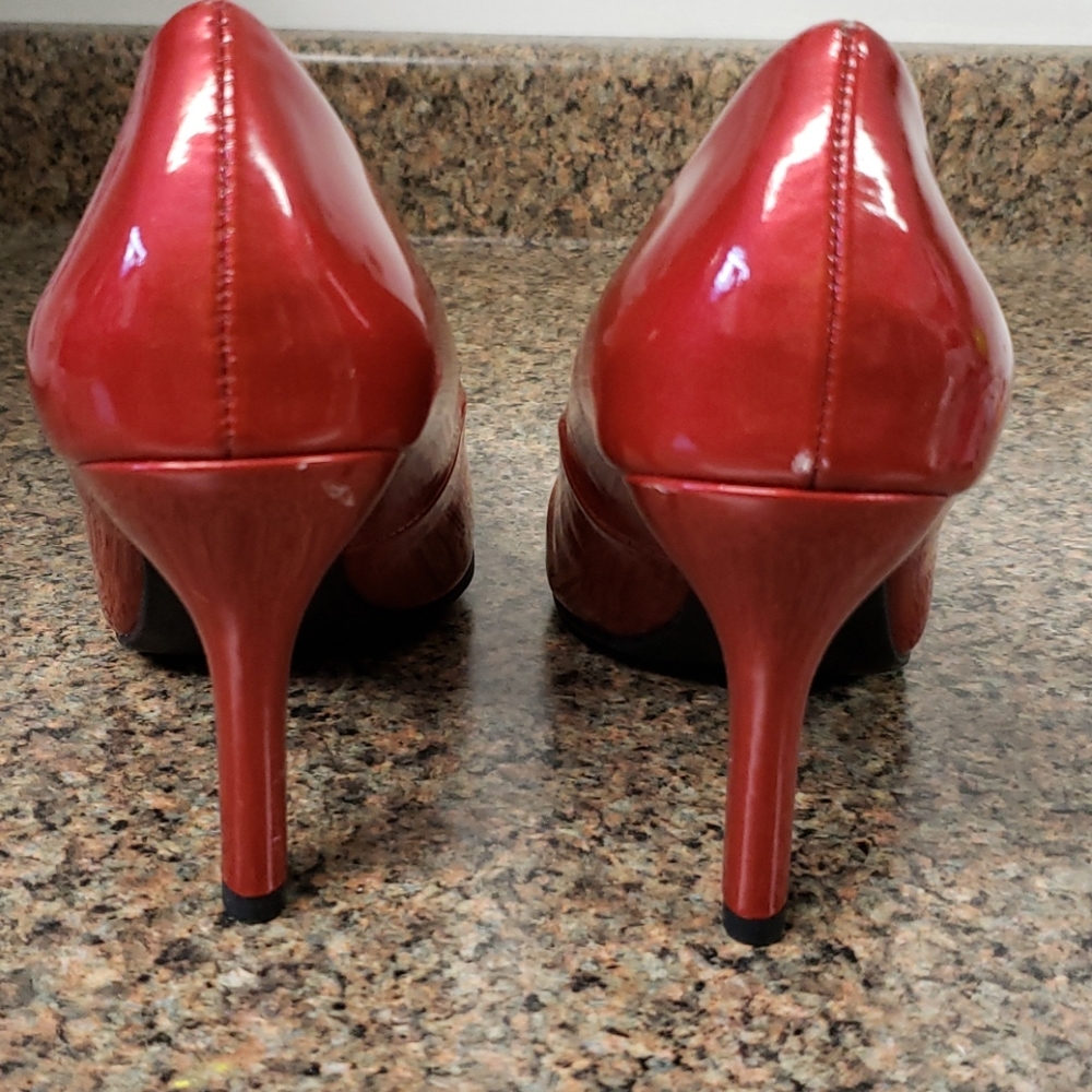 Heels - Picture 4 of 6